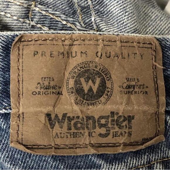 Wrangler 35 x 30 Relaxed Fit Country Grunge Denim Jeans Yallternative Distressed - Picture 3 of 4